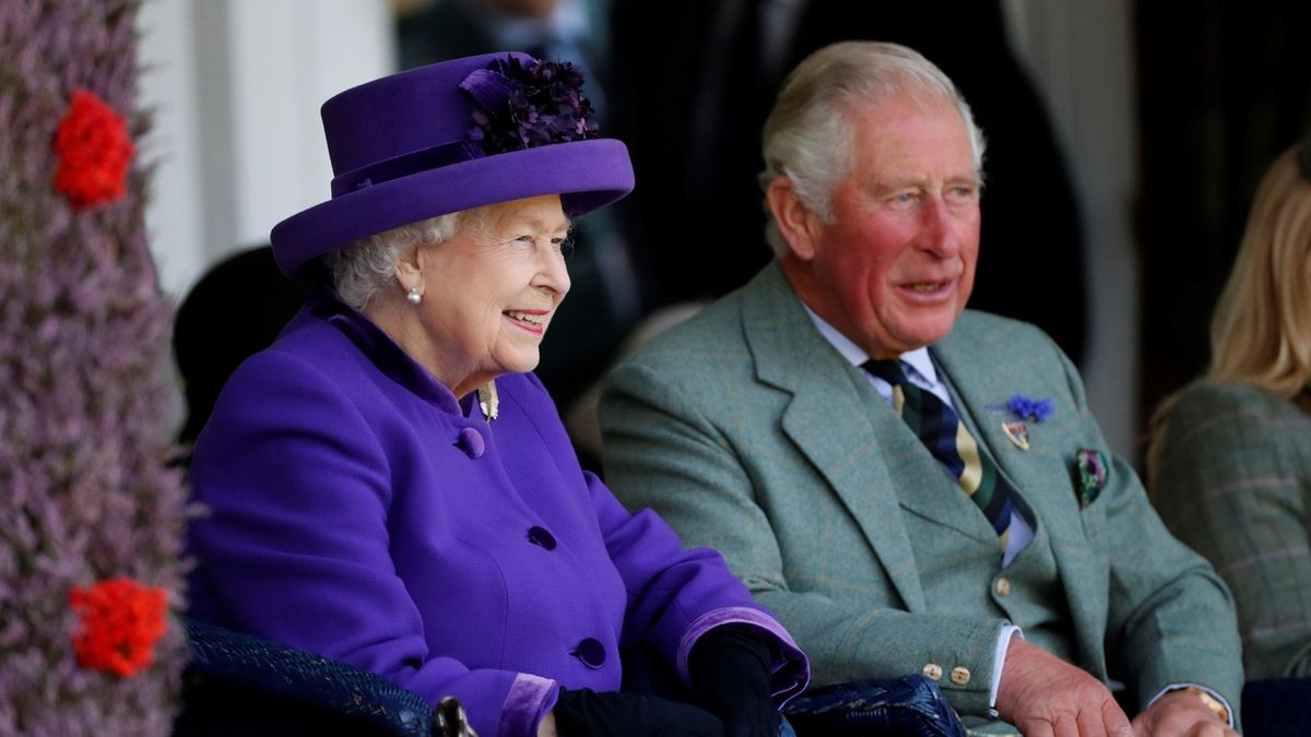 Princ Charles vzdal hold královně Alžbětě k 70. výročí od jejího nástupu na trůn